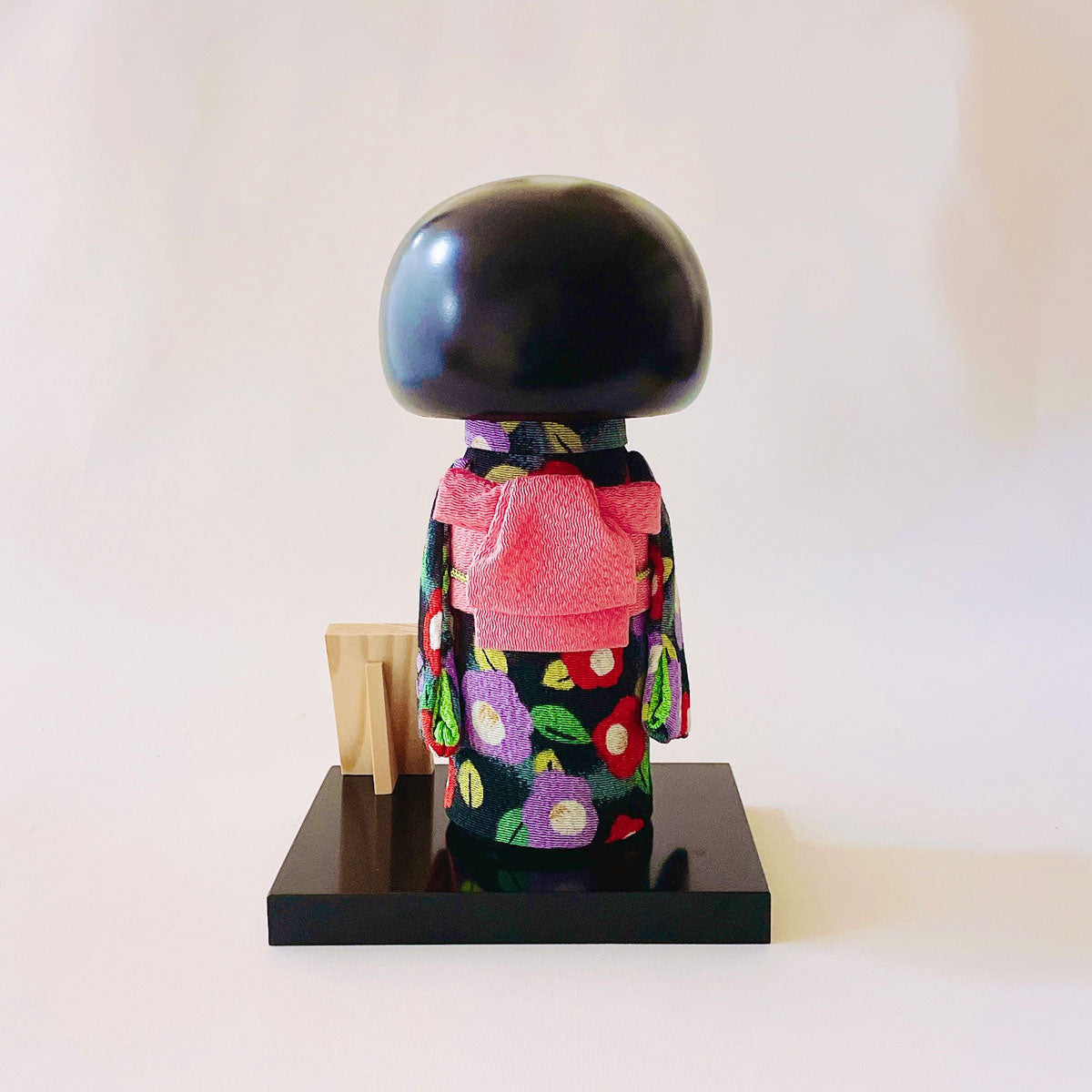 ちりめんこけし 華紬(黒)